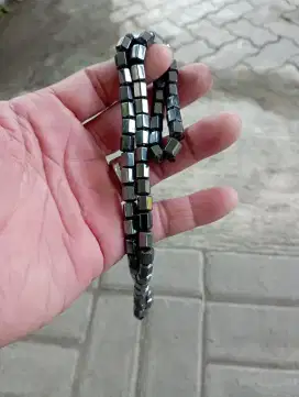 kalung kesehatan  nempel kayak magnet