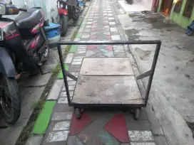 Troli troly besi holo ban besar