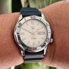 Seiko White Tekstur Automatic