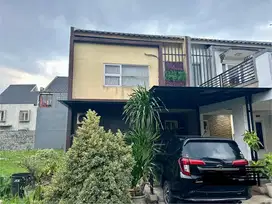 Rumah Dijual di perumahan elit GreenPark Residences. Bebas banjir.