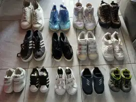 Sepatu anak anak