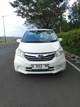 Freed 2012 type S facelift