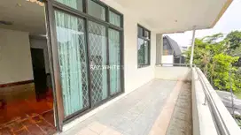 Dijual Rumah Lama Terawat di Jl CIniru V Kebayoran Baru