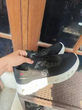 Sepatu ON cloudtit x Loewe second