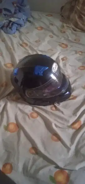 Helm snail hitam
