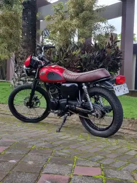 Kawasaki W175 Cafe thn 2020 Merah Metalik Termurah Koko Motor