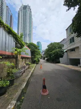 Rumah Setiabudi Dijual. Bangunan Lama, cocok u/ Kost - SUPER NEGO