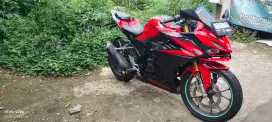 Di jual motor cbr 150 R tahun 2023 surah stnk bpkb ada dan pajk hidup