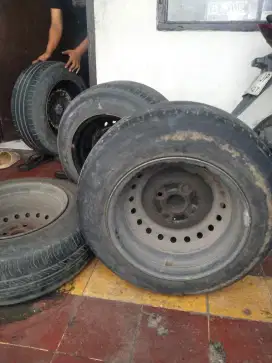 Velg + ban bekas mobil avanza