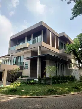 TURUN HARGA Rumah Mewah Brand New Green Cove BSD City Split Level