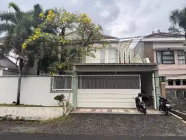 Dijual Rumah Mewah Jalan Pahang sby Utara 2 Lantai Cocok untuk Usaha