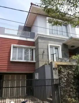 jual rumah di komplek guruminda