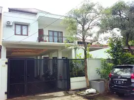 DIJUAL RUMAH 2 LANTAI DI KOMPLEK PANGKALAN JATI.
