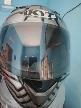 Helm KYT falcon black red
