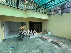 ANA RUMAH UK 6X22M DI JALAN RAYA KAVLING POLRI JELAMBAR