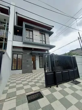 Jual Rumah Minimalis Modern, lokasi jalan UTAMA Klampis,rowjalan lebar