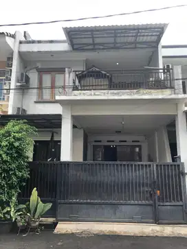 DIJUAL RUMAH TINGGAL 2 LANTAI KAWASAN PRAJA KEBAYORAN LAMA SELATAN