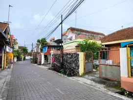 TANAH + BANGUNAN RUMAH POGUNG PANDEGA MARTA