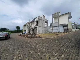 Villa Mewah di Kota Batu, View Gunung & Udara Sejuk!