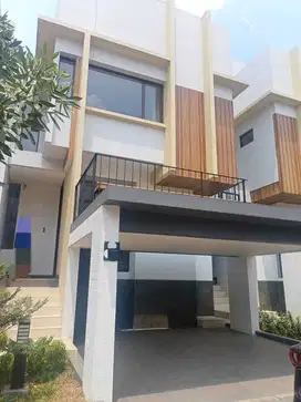 DIJUAL RUMAH BARU 2 SETENGAH LANTAI HADAP UTARA DI BSD CITY