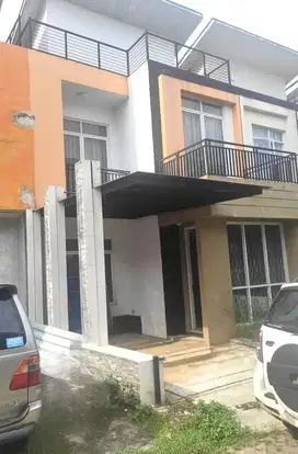DIJUAL RUMAH TINGGAL 2,5 LANTAI DALAM CLUSTER CIPUTAT RESIDENCE ONE