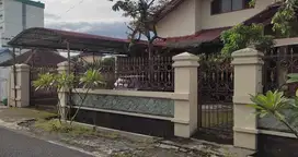 DIJUAL 2 BANGUNAN RUMAH TINGGAL DAN EX RESTO DI LAWEYAN SOLO