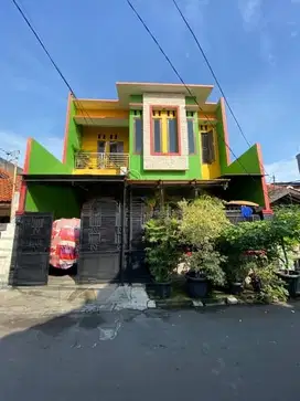 Rumah minimalis 2 lantai plus kontrakan 4 pintu