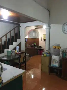 Dijual Rumah di Komplek Padasuka Indah Cimahi, 2 Lantai Siap Huni