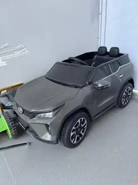 Mobil Mainan Fortuner