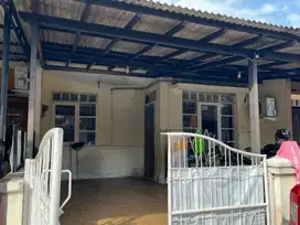 Rumah Lama Di Regency Melati Mas