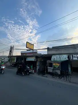 DIJUAL TANAH DAN BANGUNAN pinggir jalan pasar kemis