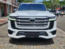 TOYOTA LAND CRUISER VXR 300 AT NIK 2024!! WHITE ON BLACK!!
