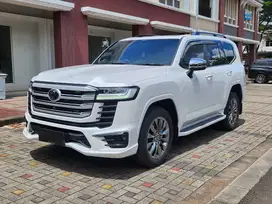 [HARGA TERBAIK!!] TOYOTA LAND CRUISER LC300 VXR AT NIK 2024! PUTIH