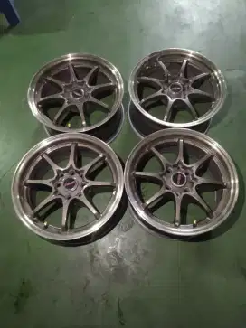 Jual velg  mobil ce 28 masih sangat bagus