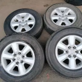 Velg OEM Fortuner ring 17 pcd 6x139,7 ban 265/65 R17