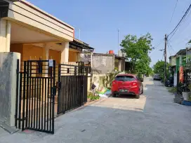 Di Kontrakan 1 unit Rumah .13 / th .