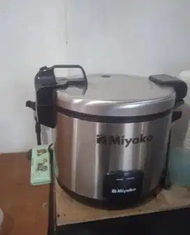 Pemanas nasi merk miyako