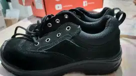 Sepatu Lapangan Dr. Osha Uk 39