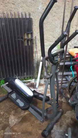 Sepeda statis alat olahraga fitnes