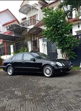 Mercedes-Benz E240 2005 Bensin
