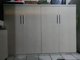 Lemari Baju Serbaguna
