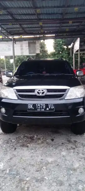 Mobil Fortuner 2,7 G Luxury 2005