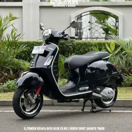 PIAGGIO VESPA GTS 150 4V IGET ABS LED Tahun 2020 WARNA BLACK