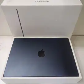 Macbook Air M3 13 inch Resmi Ibox 16/256 BH 100 Cirle 10 Aktip Garansi