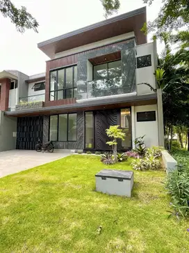 DIJUAL RMAH MODERN MINIMALIS TAMAN DEPAN BELAKANG SEMI FURNISHI MEWAH