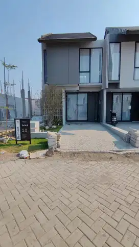 Rumah mewah dengan 2 lantai dekat bandara juanda dan tol