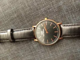 Jam tangan DW warna hitam