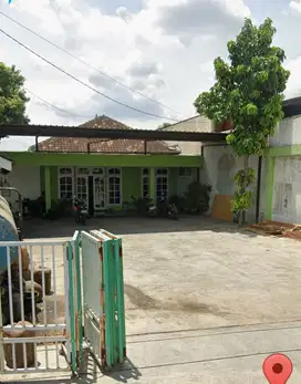 Di sewakan strategis pekarangan luas