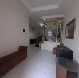 Rumah Tenggilis Utara 2 Lantai Siap Huni Furnish