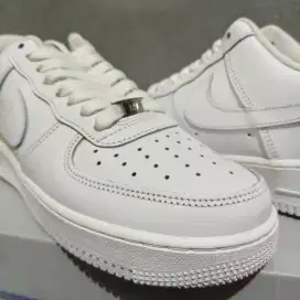 ORIGINAL Nike Air Force 1 Triple White BNIB